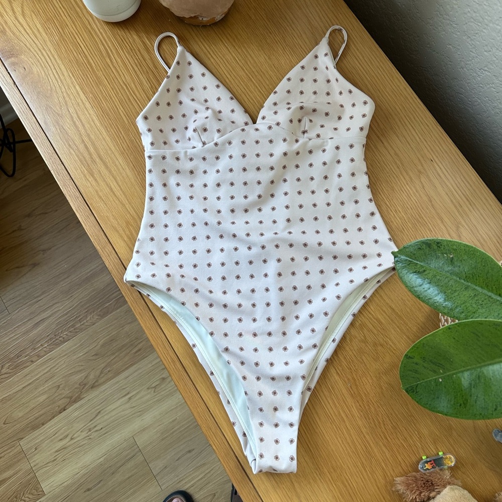 ZULU & ZEPHYR STONE DAISY ONE PIECE